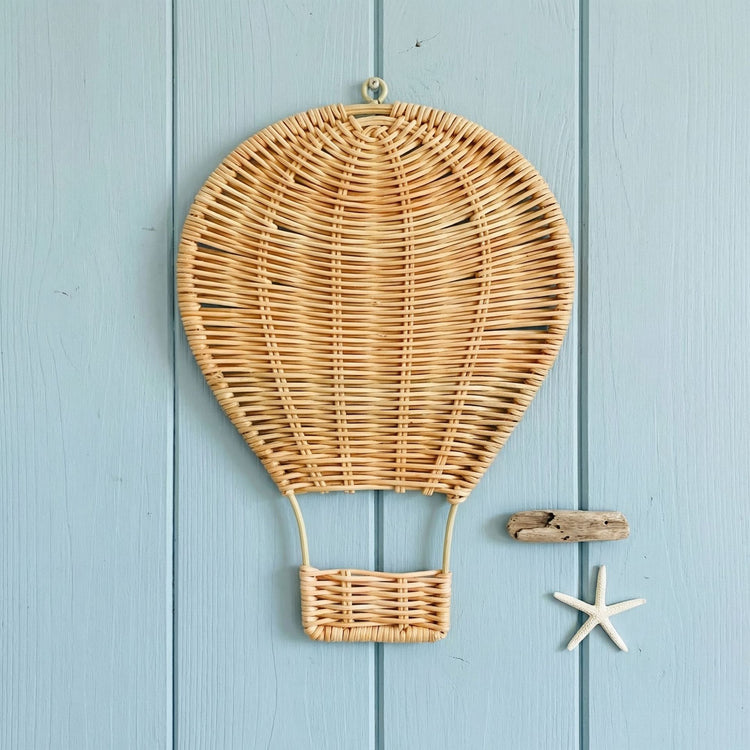 Montgolfière décorative en rotin tressé main – déco murale chambre d’enfant