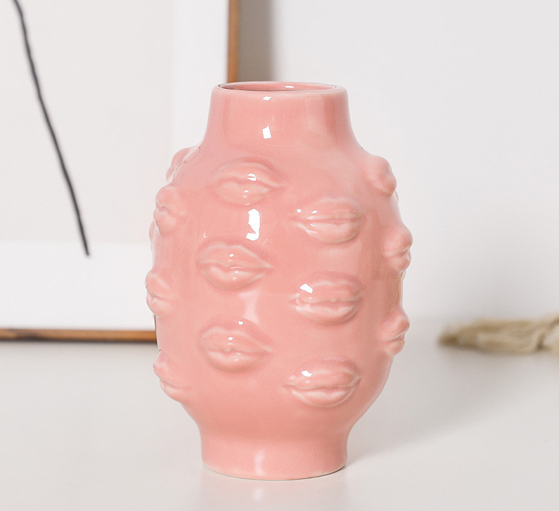 Vase en céramique en forme de lèvres