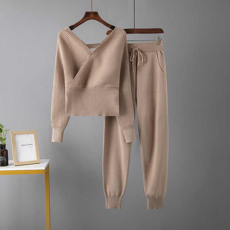 Ensemble détente femme : pull col V et pantalon