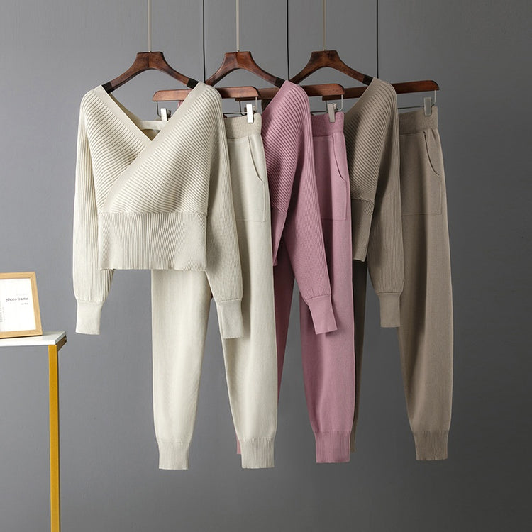 Ensemble détente femme : pull col V et pantalon