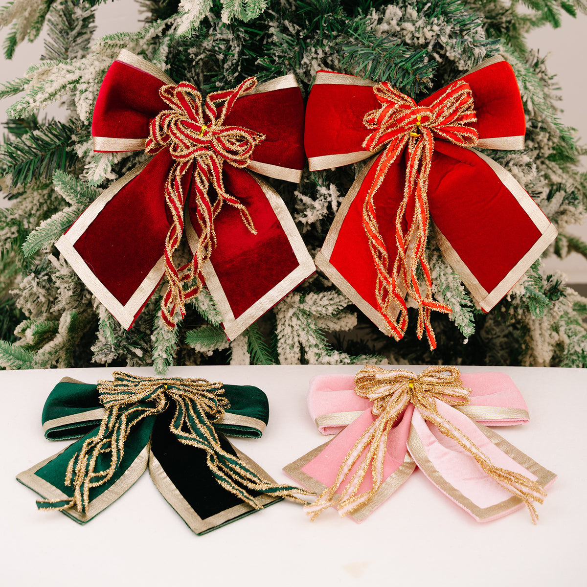 Grand nœud rouge en velours luxueux – décoration de Noël