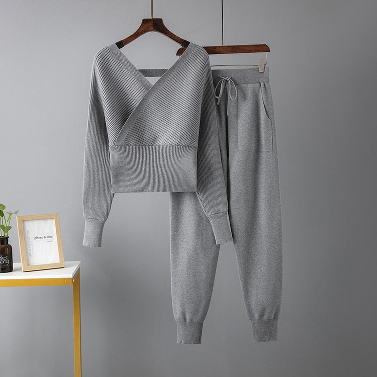 Ensemble détente femme : pull col V et pantalon