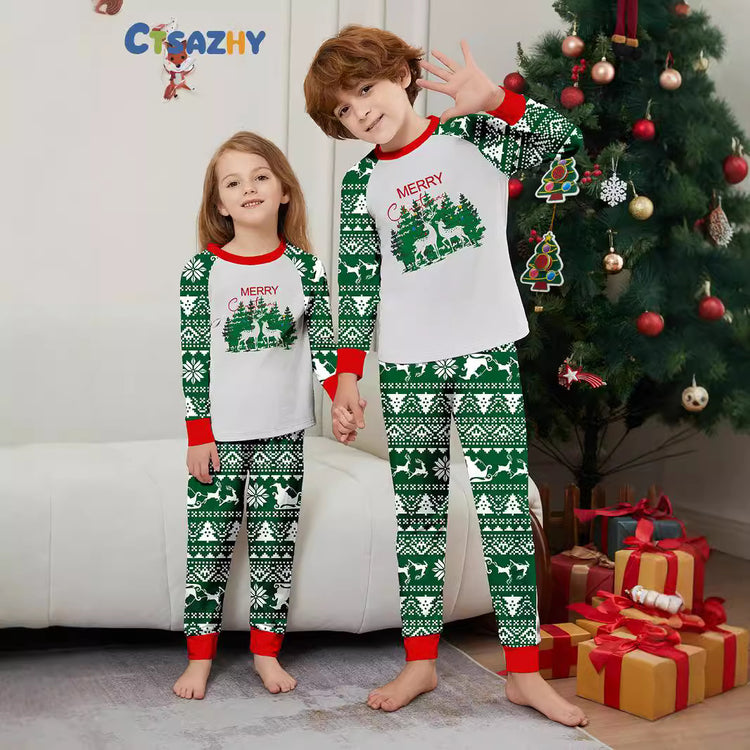 Pyjamas de Noël assortis pour la famille – cerfs, inscriptions et rayures