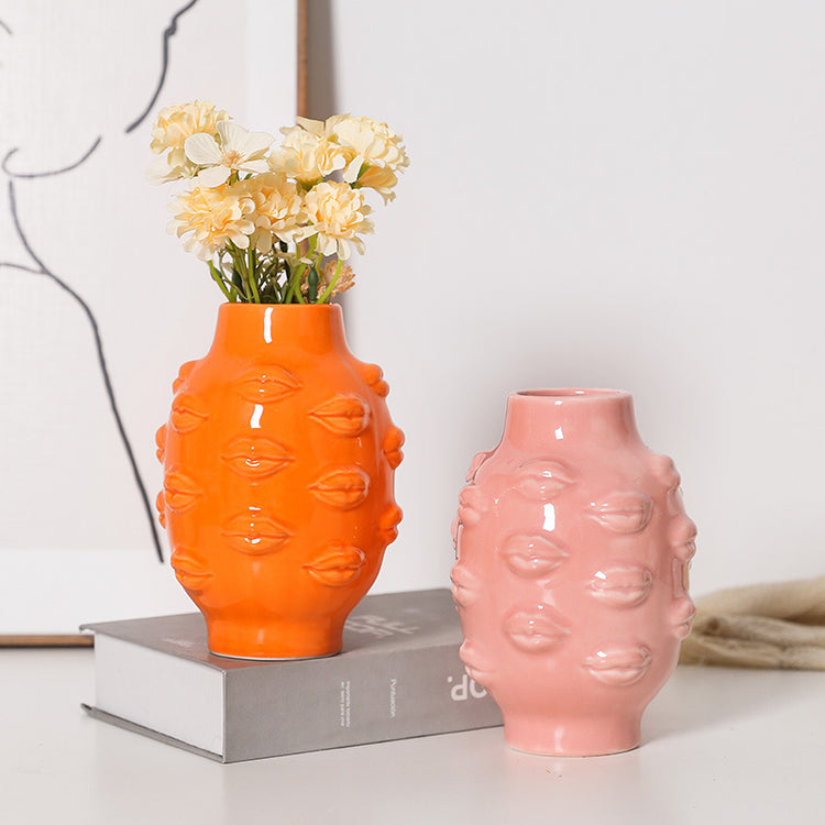 Vase en céramique en forme de lèvres