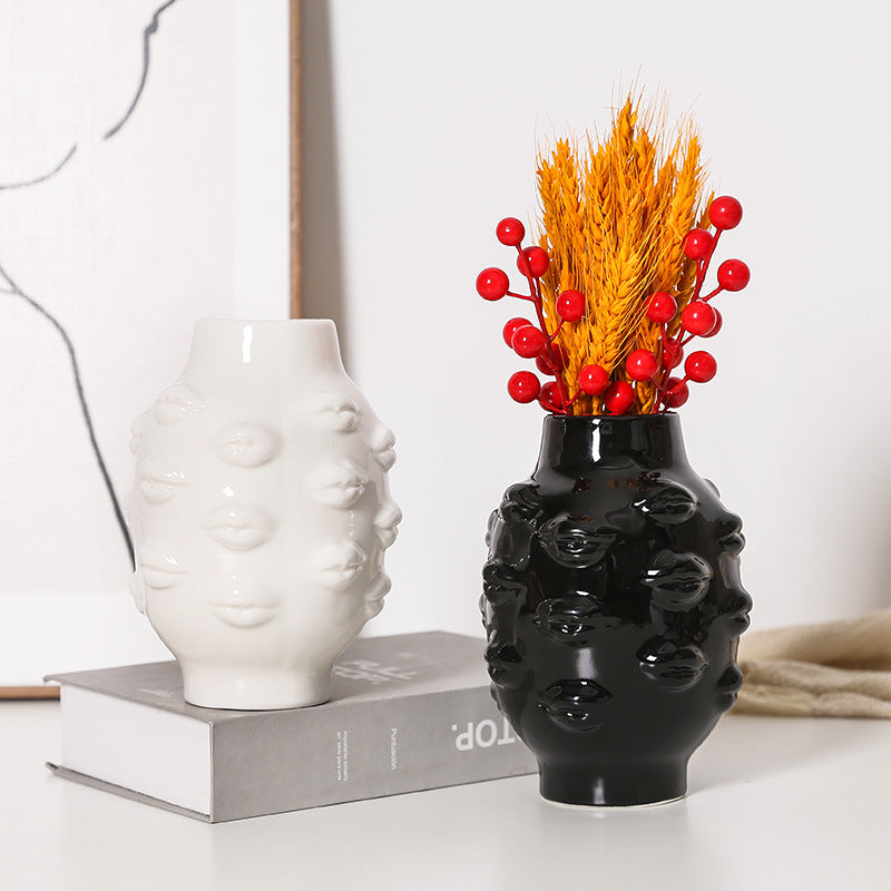 Vase en céramique en forme de lèvres