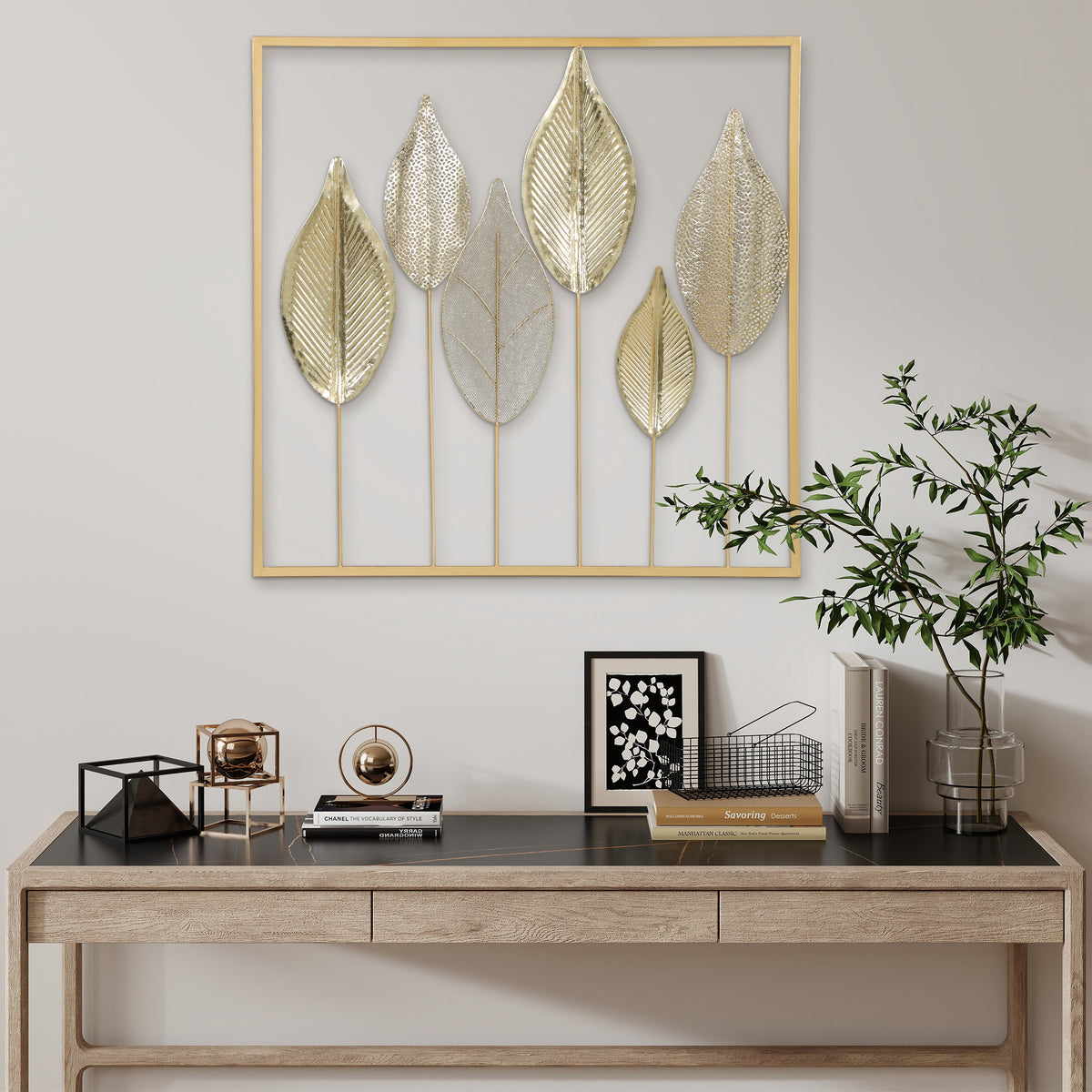 Décoration murale feuille en métal doré – 70 × 70 cm