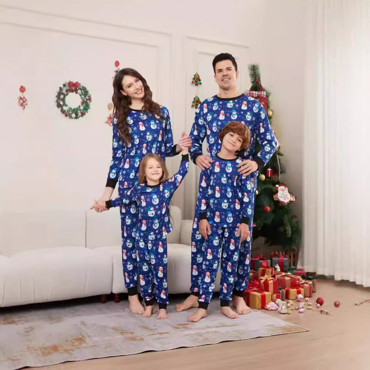 Pyjamas de Noël assortis pour la famille – bonhomme de neige, flocons, bonnet et carreaux
