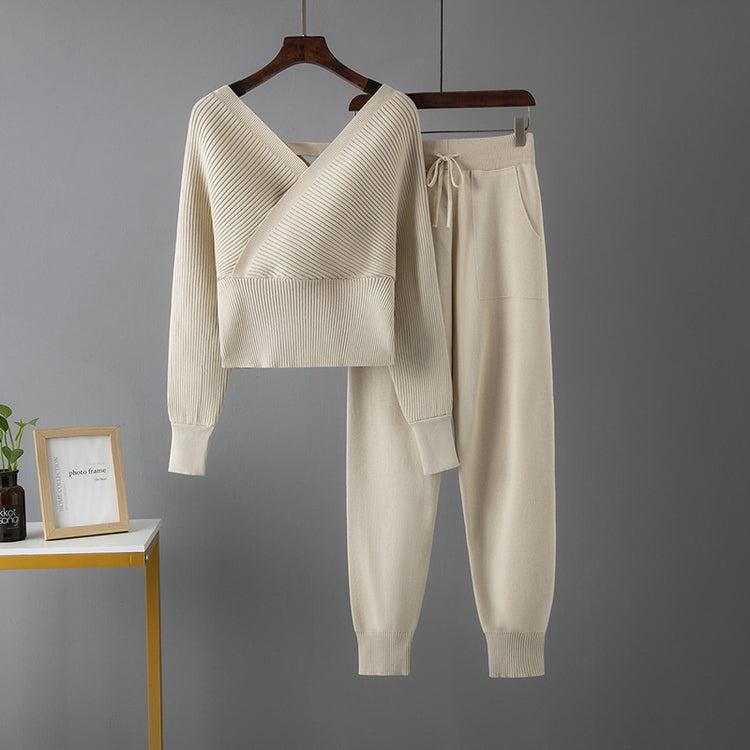 Ensemble détente femme : pull col V et pantalon