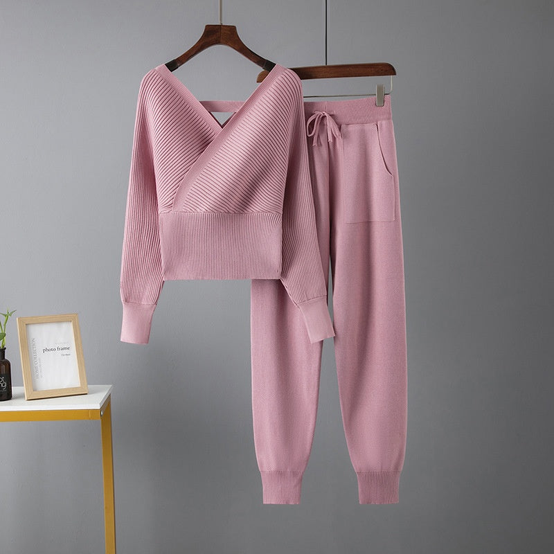 Ensemble détente femme : pull col V et pantalon