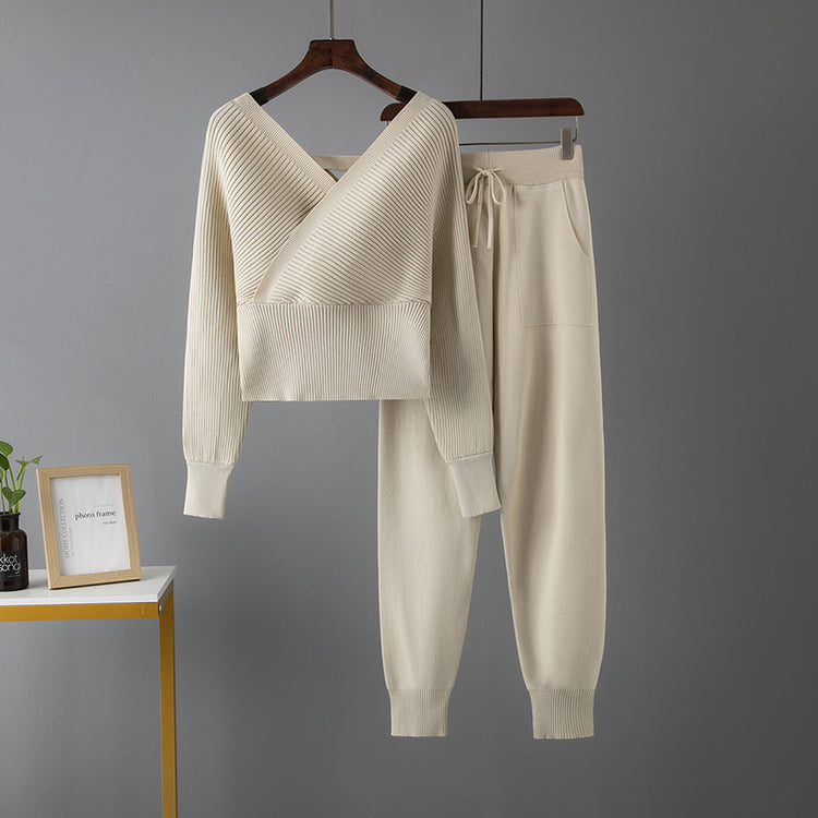 Ensemble détente femme : pull col V et pantalon