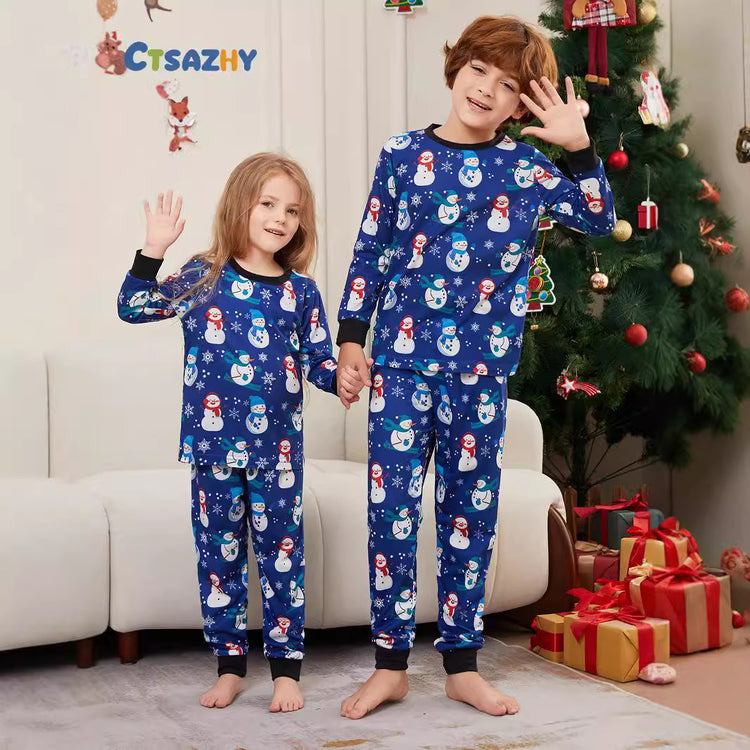 Pyjamas de Noël assortis pour la famille – bonhomme de neige, flocons, bonnet et carreaux