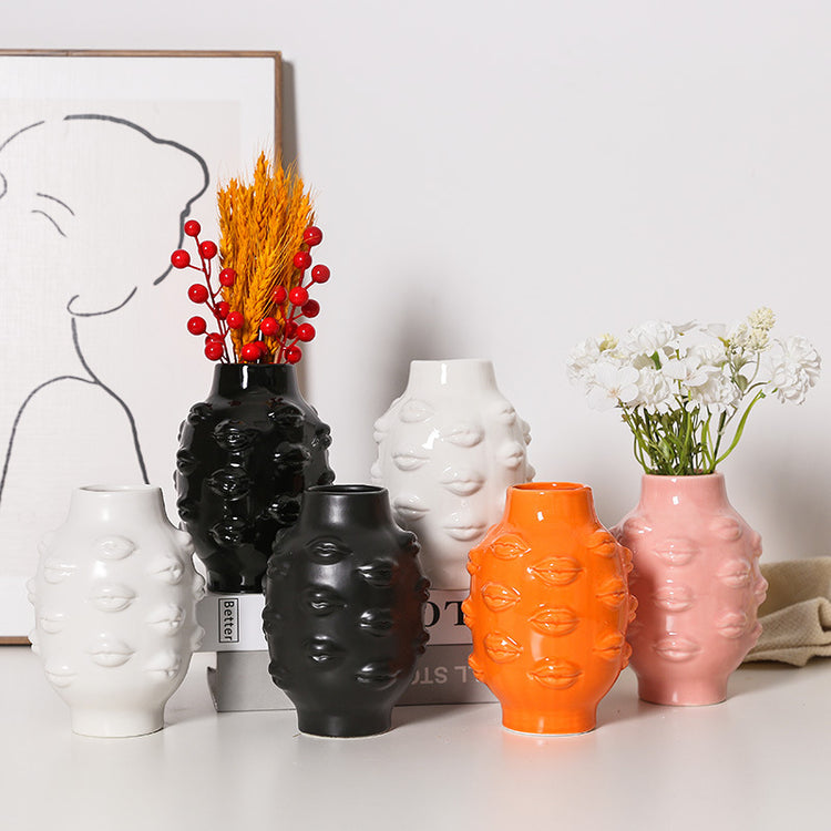 Vase en céramique en forme de lèvres