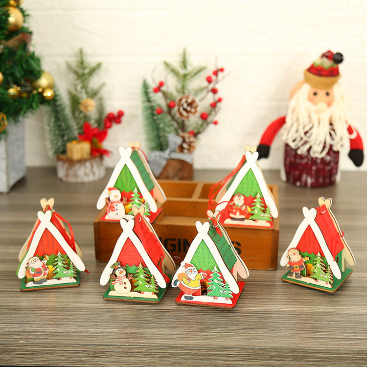 Décorations de Noël : maisons en bois colorées et lumineuses